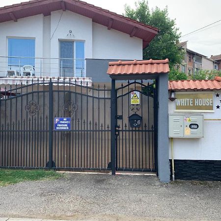 חונדוארה White House Guest House מראה חיצוני תמונה